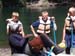 Der gives instruktioner om rafting turen