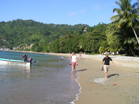 tur paa stranden i Charlotteville